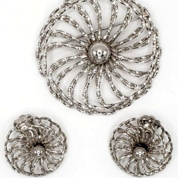 Vintage 1970s Whiting & Davis Silver Tone Pinwheel Brooch & Clip On Earring Set - Picture 1 of 3